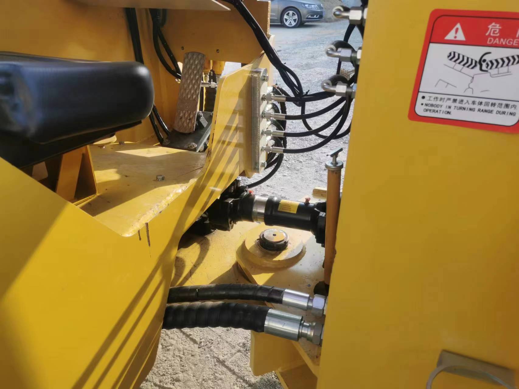 How to connect the oil pipes of the underground combustion scraper